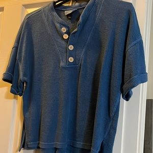 Blue cropped shirt